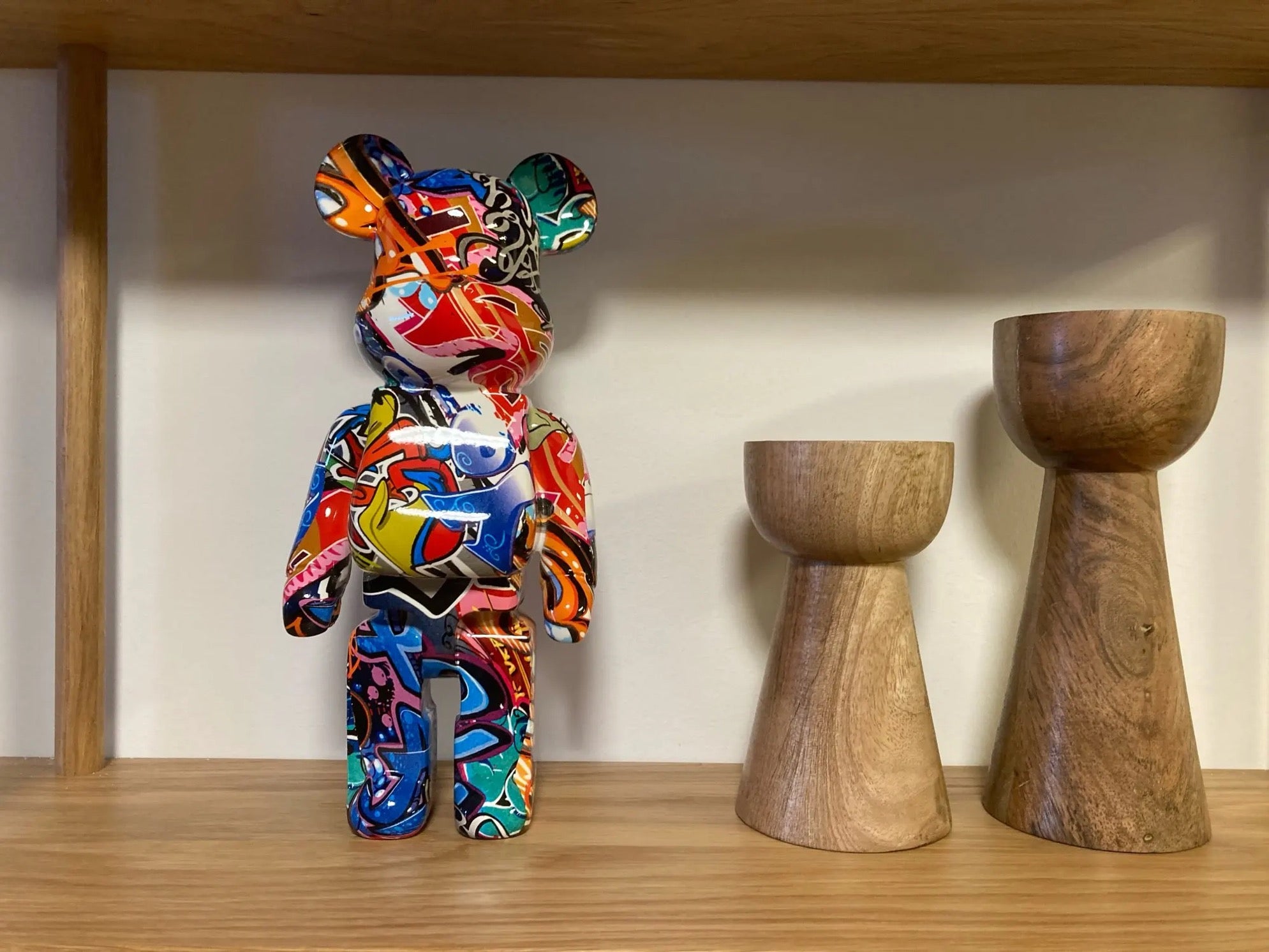 Estatueta Urso Grafitti - Minimalist House LTDA