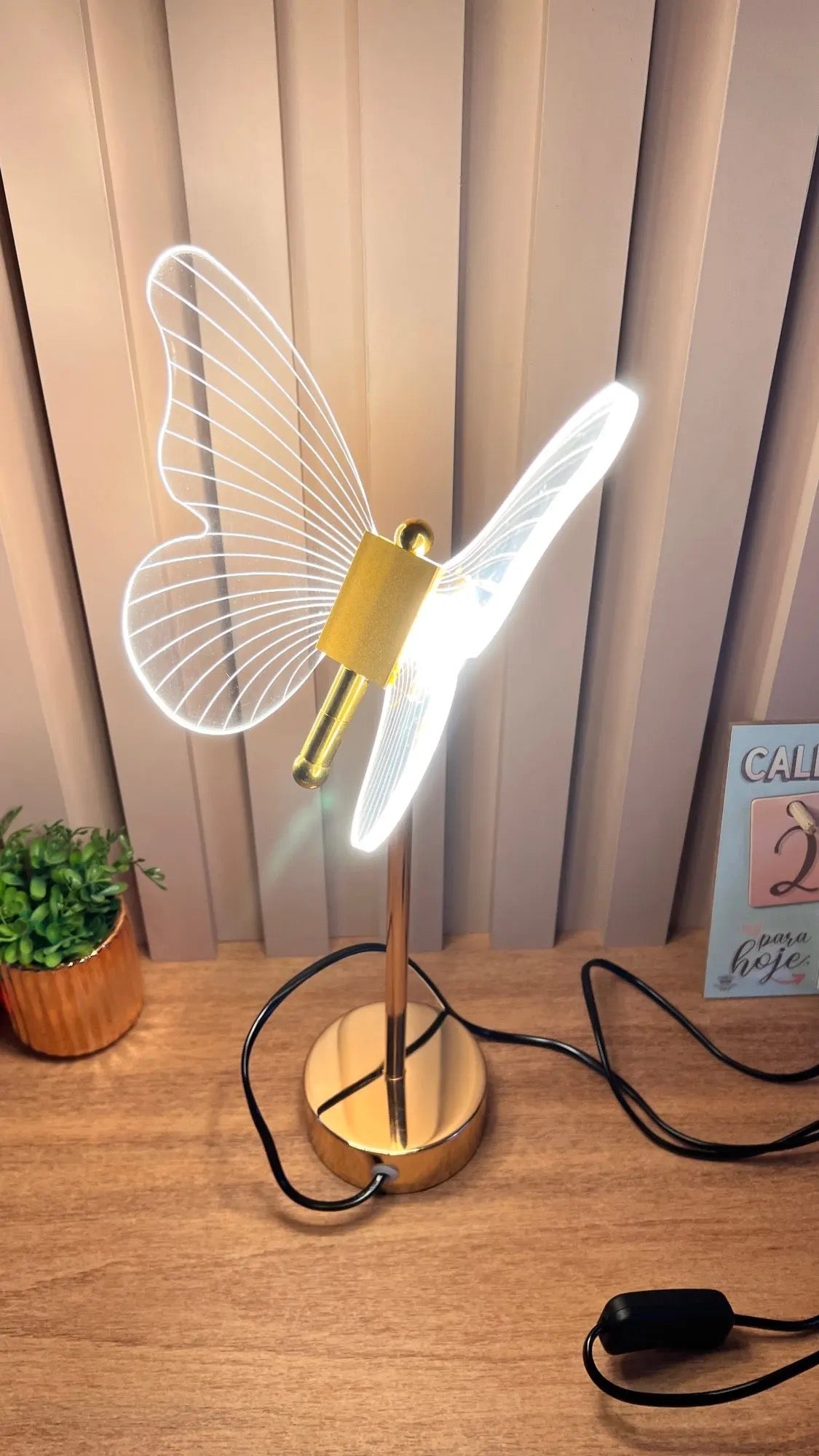 Luminária Borboleta - Minimalist House LTDA