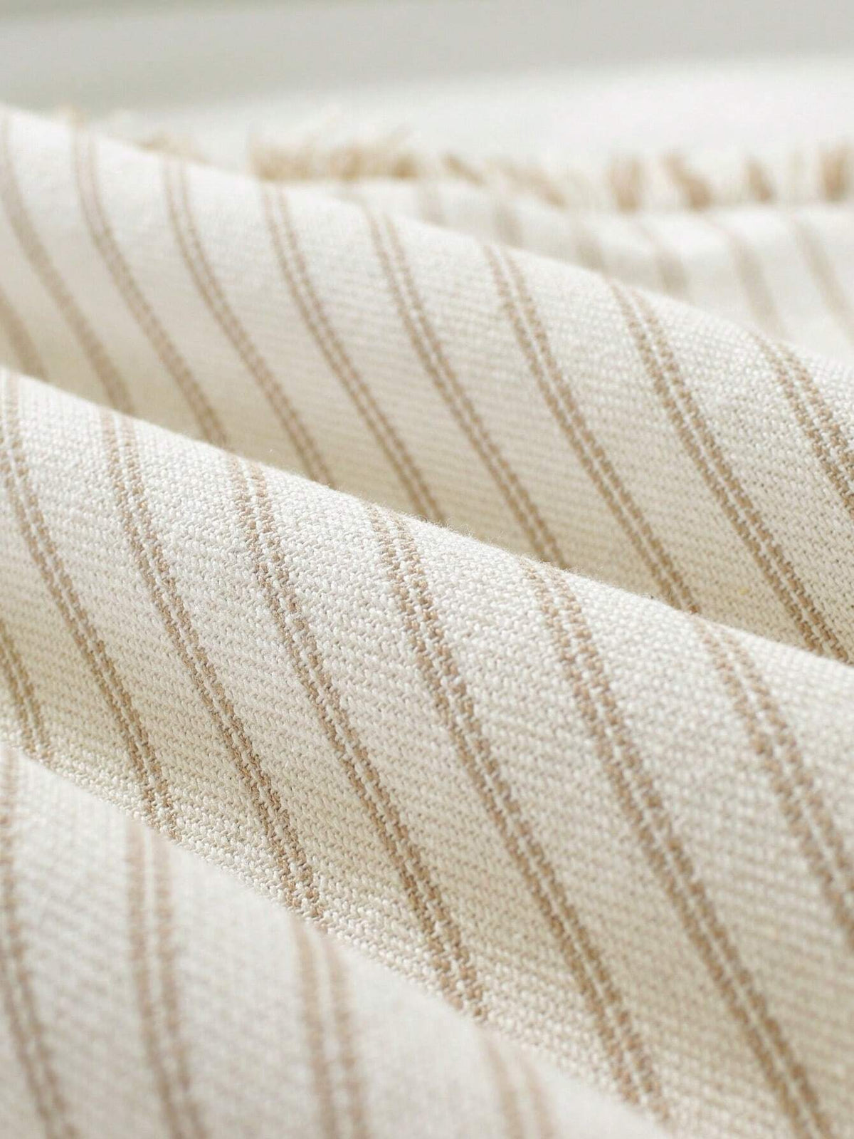 Capa de Almofada Decorativa Jacquard Listrada com Franjas
