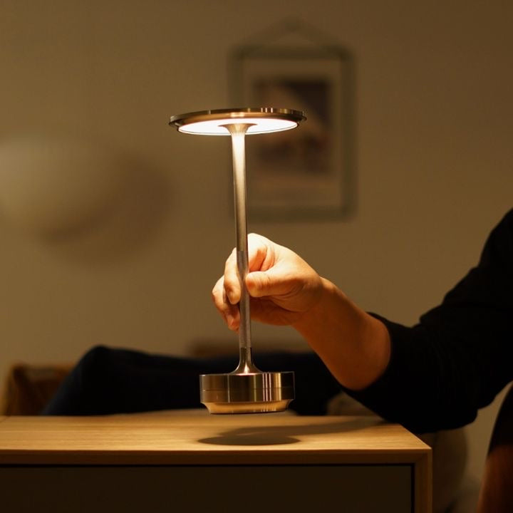 Luminária Midnight - Luz Ajustável - Minimalist House LTDA