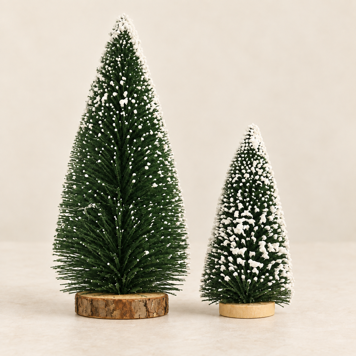Mini Árvore de Natal Artificial Cedro com Base de Madeira Neve