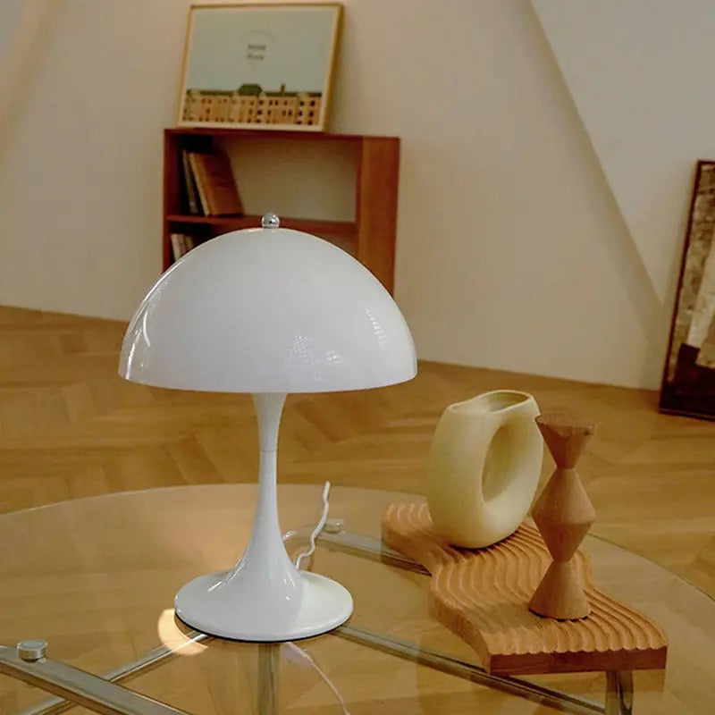 Luminária de Mesa Panthella - Minimalist House LTDA