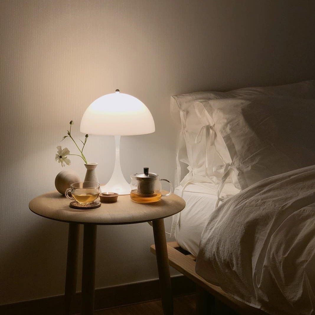 Luminária de Mesa Panthella - Minimalist House LTDA