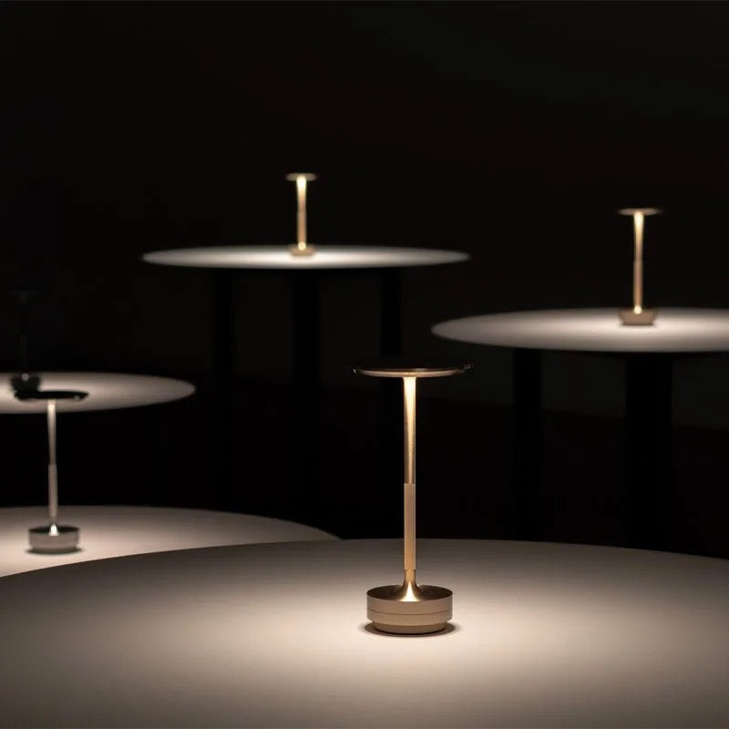 Luminária Midnight - Luz Ajustável - Minimalist House LTDA