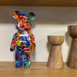 Estatueta Urso Grafitti - Minimalist House LTDA