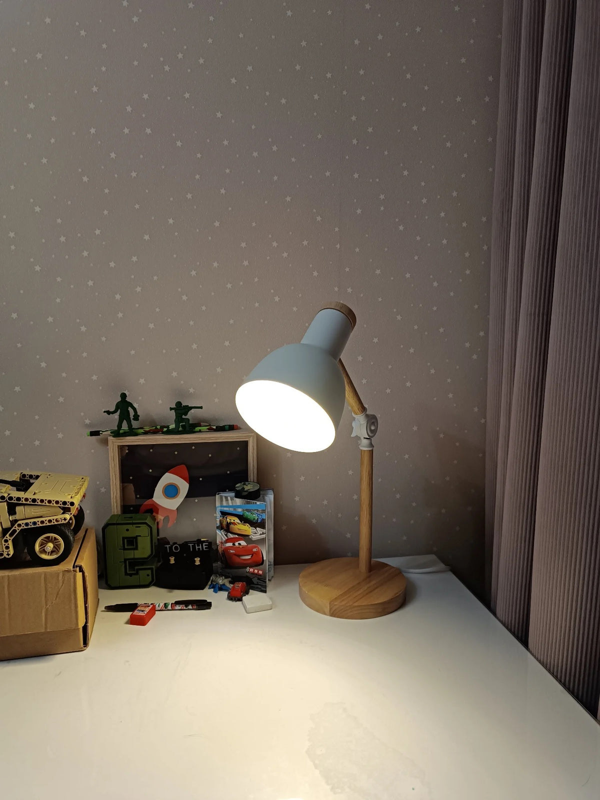 Abajur de Mesa Moderno - Mobly - Minimalist House LTDA