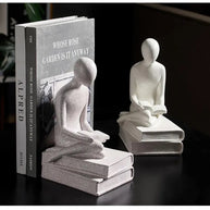 Estatueta de Resina - A Menina Minimalista - Minimalist House LTDA