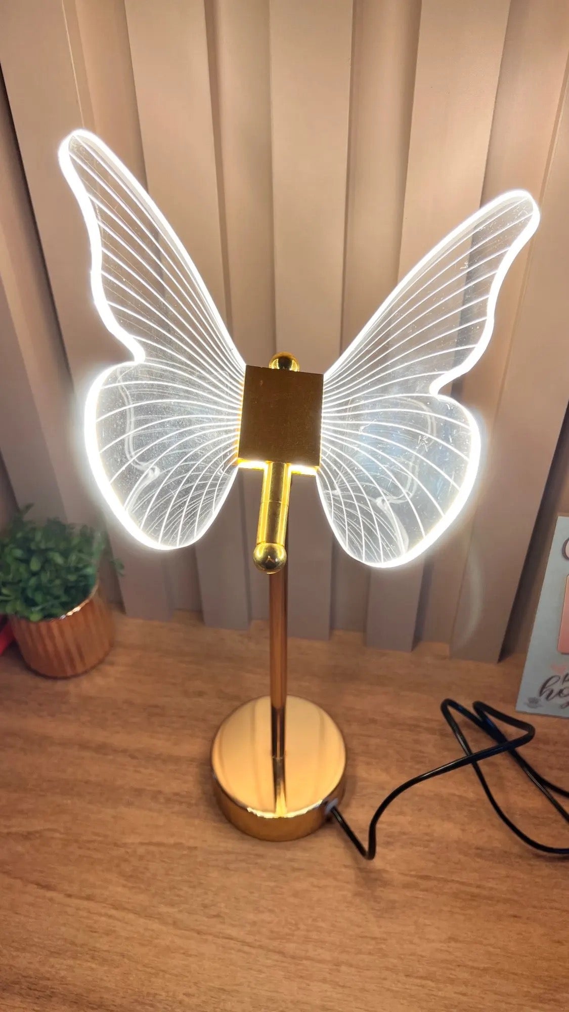 Luminária Borboleta - Minimalist House LTDA