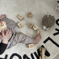 Tapete Letrinhas - HOMEBABY - Minimalist House LTDA