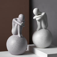 Estatueta de resina - Menino - Minimalist House LTDA