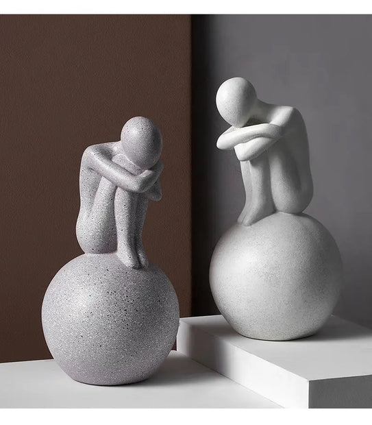 Estatueta de resina - Menino - Minimalist House LTDA