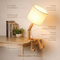 Luminária de madeira versátil - Menino