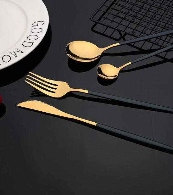 Conjunto de talheres Preto e Dourado 24 pcs - BLACK GOLD - Minimalist House LTDA