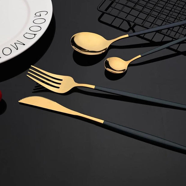 Conjunto de talheres Preto e Dourado 24 pcs - BLACK GOLD - Minimalist House LTDA